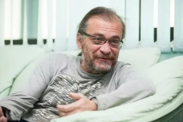 Миша Дронов...